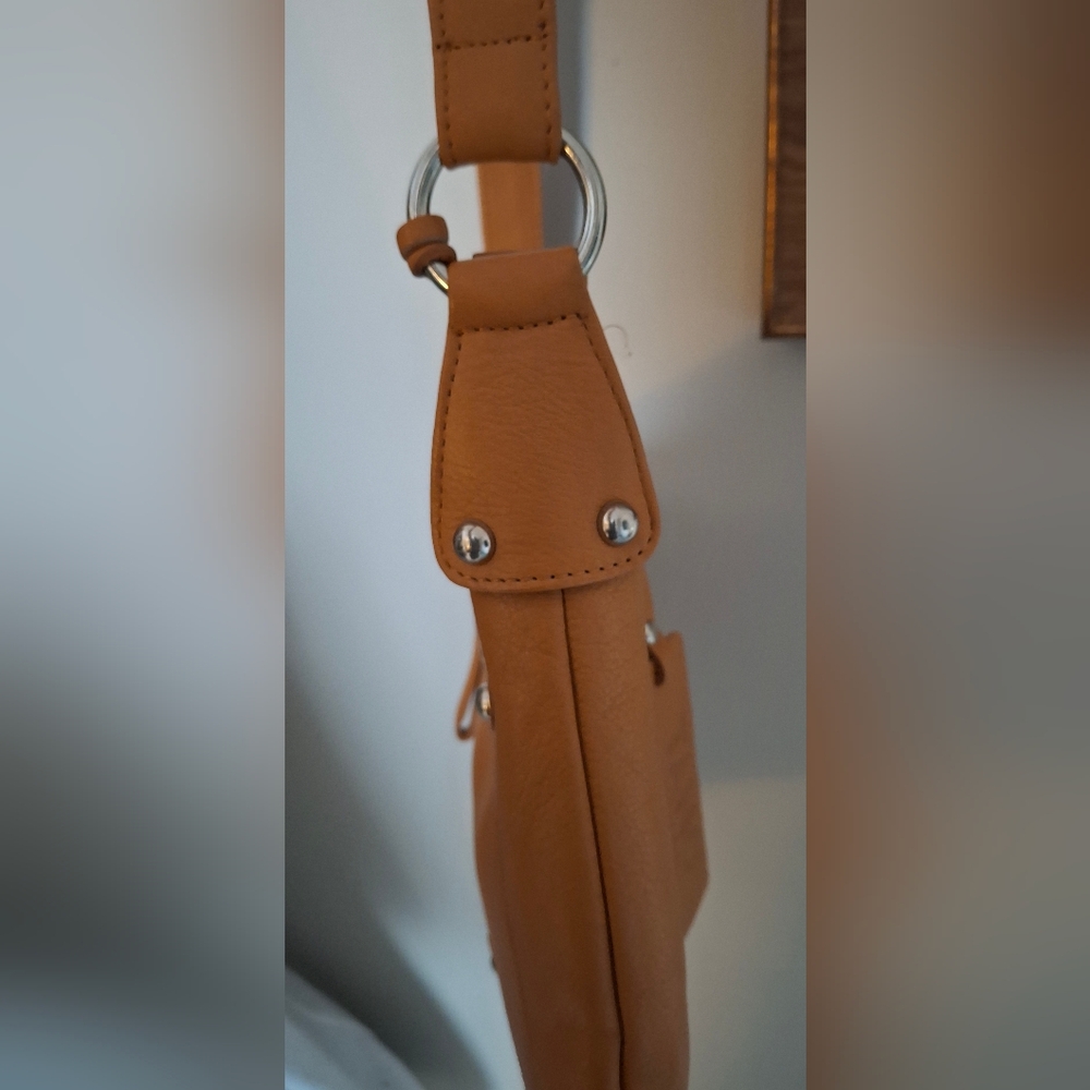 Tano Leather Crossbody Bag NEW - Picture 10 of 12